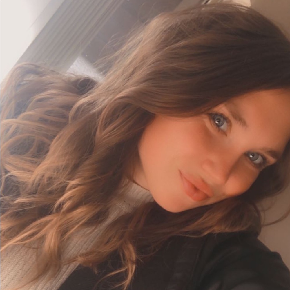 Meet your Posher, Alyssa